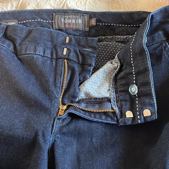 Torrid cropped skinny jeans - Picture 4 of 4